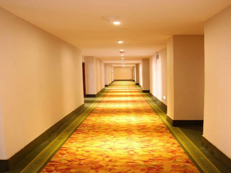 Greentree Inn Shandong Qingdao Development District Sdust Express Hotel Esterno foto
